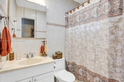 Condo in Miami, Florida, 1 bedroom  № 1953382 - photo 26