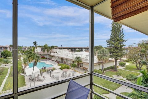 Condo in Miami, Florida, 1 bedroom  № 1953382 - photo 17