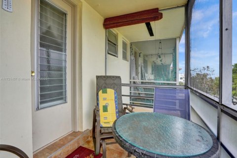 Condo in Miami, Florida, 1 bedroom  № 1953382 - photo 20