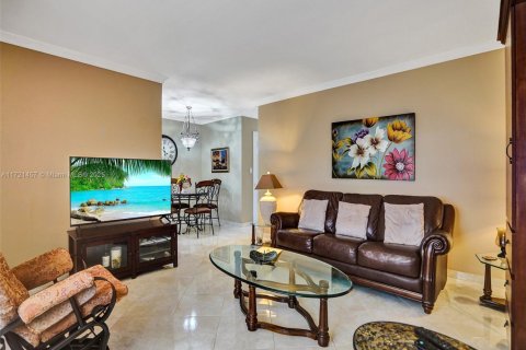 Condo in Miami, Florida, 1 bedroom  № 1953382 - photo 11
