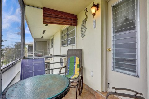 Condo in Miami, Florida, 1 bedroom  № 1953382 - photo 19