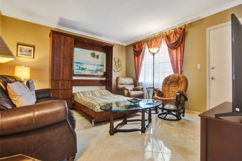 Condo in Miami, Florida, 1 bedroom  № 1953382 - photo 13