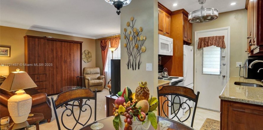 Condo in Miami, Florida, 1 bedroom  № 1953382