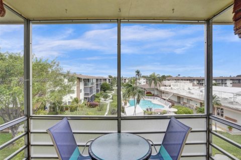 Condo in Miami, Florida, 1 bedroom  № 1953382 - photo 15