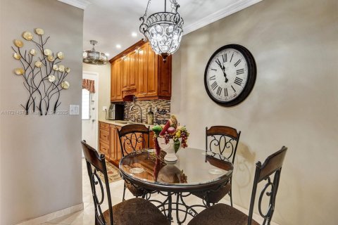 Condo in Miami, Florida, 1 bedroom  № 1953382 - photo 7