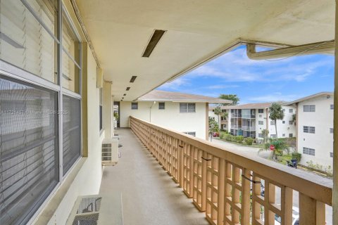 Condo in Miami, Florida, 1 bedroom  № 1953382 - photo 28