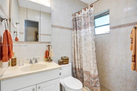 Condo in Miami, Florida, 1 bedroom  № 1953382 - photo 25