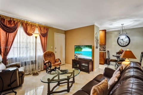 Condo in Miami, Florida, 1 bedroom  № 1953382 - photo 12
