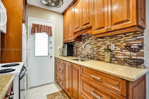 Condo in Miami, Florida, 1 bedroom  № 1953382 - photo 2