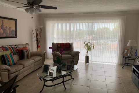 Copropriété à louer à Hallandale Beach, Floride: 2 chambres, 99.78 m2 № 1938684 - photo 9