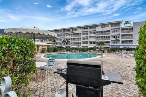 Copropriété à louer à Hallandale Beach, Floride: 2 chambres, 99.78 m2 № 1938684 - photo 17