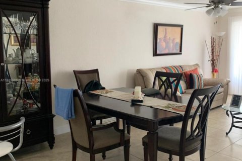 Copropriété à louer à Hallandale Beach, Floride: 2 chambres, 99.78 m2 № 1938684 - photo 6