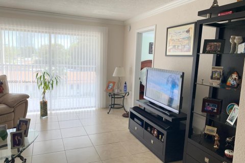 Copropriété à louer à Hallandale Beach, Floride: 2 chambres, 99.78 m2 № 1938684 - photo 7
