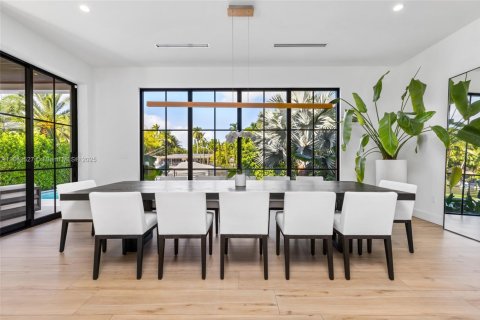 Casa en alquiler en Miami, Florida, 5 dormitorios, 426.24 m2 № 1891111 - foto 18