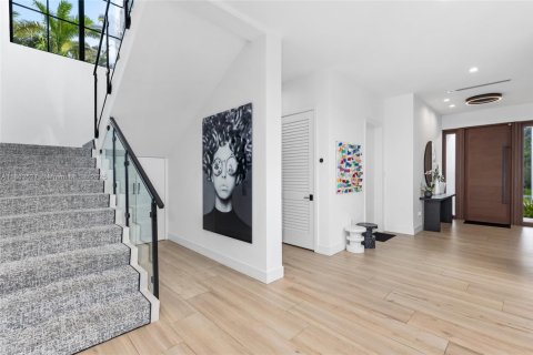 Casa en alquiler en Miami, Florida, 5 dormitorios, 426.24 m2 № 1891111 - foto 20