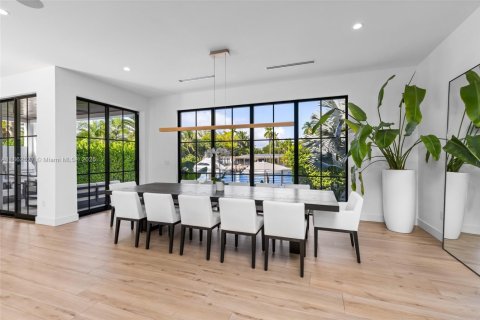 Casa en alquiler en Miami, Florida, 5 dormitorios, 426.24 m2 № 1891111 - foto 19