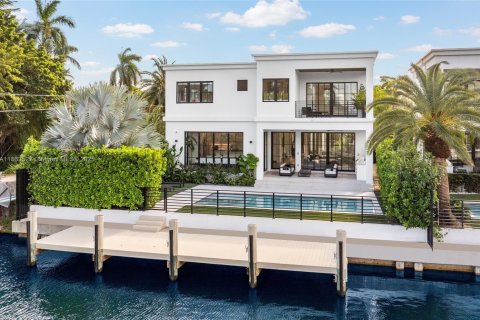 Casa en alquiler en Miami, Florida, 5 dormitorios, 426.24 m2 № 1891111 - foto 4