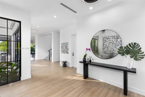 Casa en alquiler en Miami, Florida, 5 dormitorios, 426.24 m2 № 1891111 - foto 23
