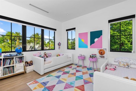 Casa en alquiler en Miami, Florida, 5 dormitorios, 426.24 m2 № 1891111 - foto 29