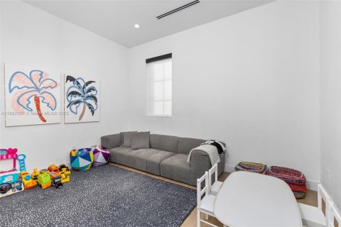 Casa en alquiler en Miami, Florida, 5 dormitorios, 426.24 m2 № 1891111 - foto 15