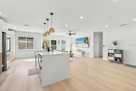 Villa ou maison à vendre à Saint Petersburg, Floride: 4 chambres, 137.03 m2 № 2239003 - photo 5