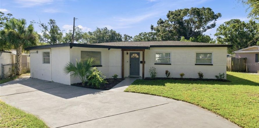 Villa ou maison à Saint Petersburg, Floride 4 chambres, 137.03 m2 № 2239003