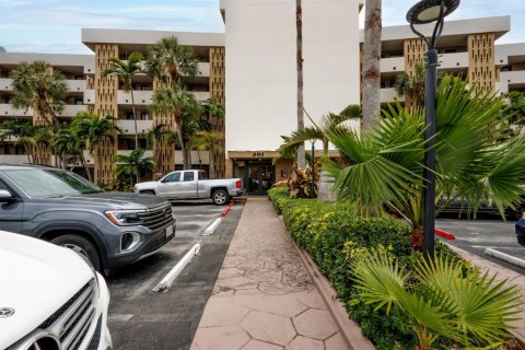 Copropriété à vendre à Hallandale Beach, Floride: 1 chambre, 81.38 m2 № 2147158 - photo 29