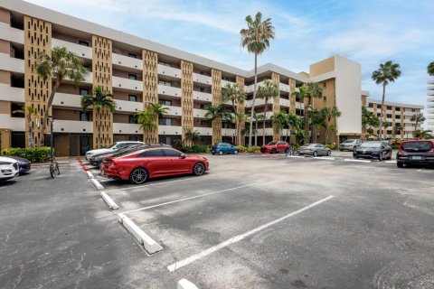 Copropriété à vendre à Hallandale Beach, Floride: 1 chambre, 81.38 m2 № 2147158 - photo 30