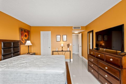 Copropriété à vendre à Hallandale Beach, Floride: 1 chambre, 81.38 m2 № 2147158 - photo 3