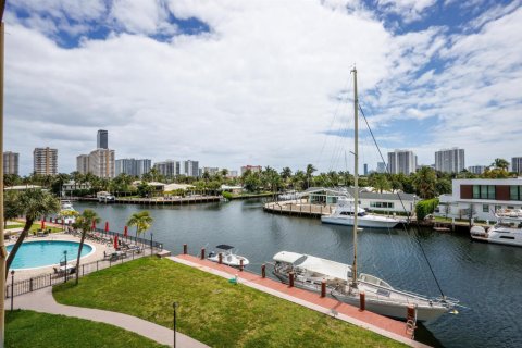 Copropriété à vendre à Hallandale Beach, Floride: 1 chambre, 81.38 m2 № 2147158 - photo 5
