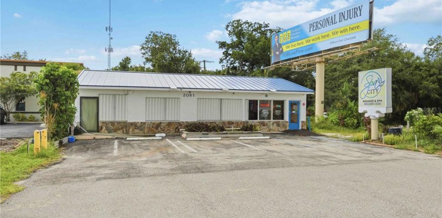 Immobilier commercial à Port Charlotte, Floride 128.58 m2 № 2201856