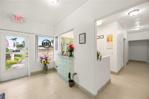 Immobilier commercial à vendre à Port Charlotte, Floride: 128.58 m2 № 2201856 - photo 2