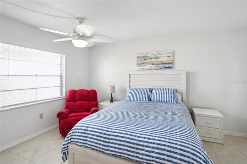 Condo in South Pasadena, Florida, 1 bedroom  № 1875795 - photo 14