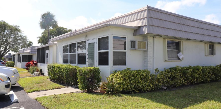 House in Delray Beach, Florida 2 bedrooms, 82.03 sq.m. № 1134901