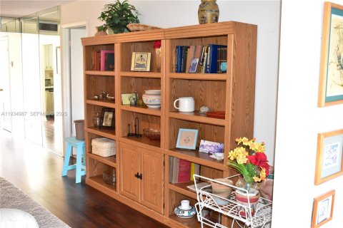 Copropriété à vendre à Sunrise, Floride: 1 chambre, 80.08 m2 № 1993052 - photo 2