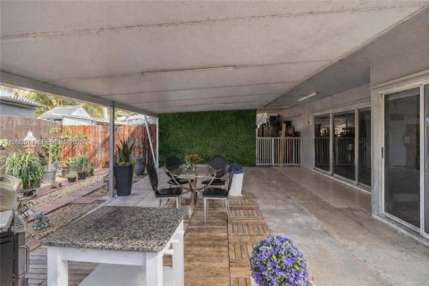Villa ou maison à vendre à Miami, Floride: 4 chambres № 2055770 - photo 26