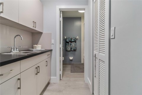 Villa ou maison à vendre à Miami, Floride: 4 chambres № 2055770 - photo 19