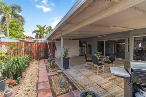 Villa ou maison à vendre à Miami, Floride: 4 chambres № 2055770 - photo 27