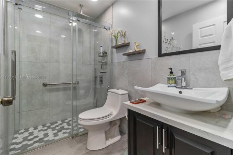 Villa ou maison à vendre à Miami, Floride: 4 chambres № 2055770 - photo 10