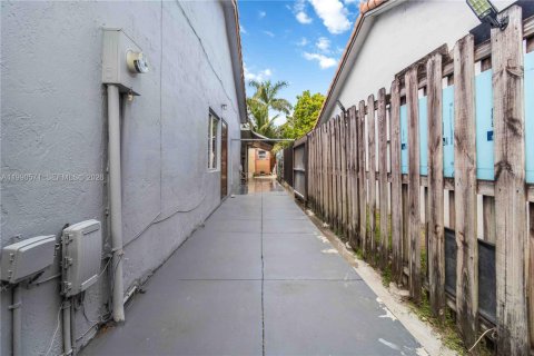 Villa ou maison à vendre à Miami, Floride: 4 chambres № 2055770 - photo 24