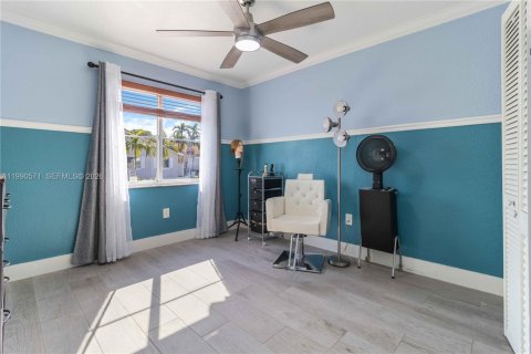 Villa ou maison à vendre à Miami, Floride: 4 chambres № 2055770 - photo 11