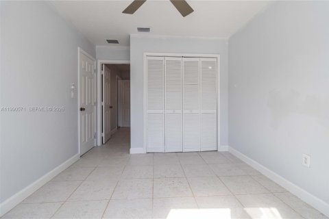 Villa ou maison à vendre à Miami, Floride: 4 chambres № 2055770 - photo 14
