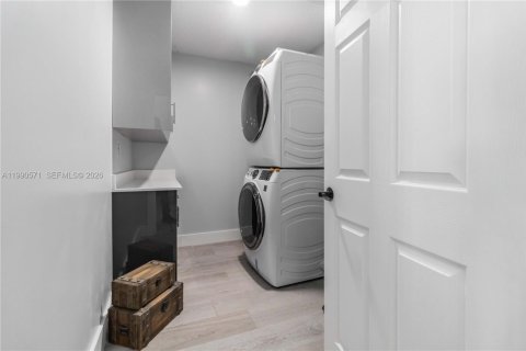 Villa ou maison à vendre à Miami, Floride: 4 chambres № 2055770 - photo 21