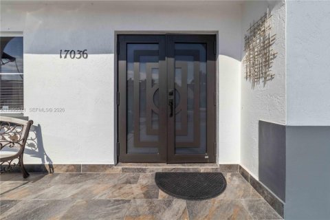 Villa ou maison à vendre à Miami, Floride: 4 chambres № 2055770 - photo 4