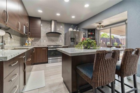 Villa ou maison à vendre à Miami, Floride: 4 chambres № 2055770 - photo 9