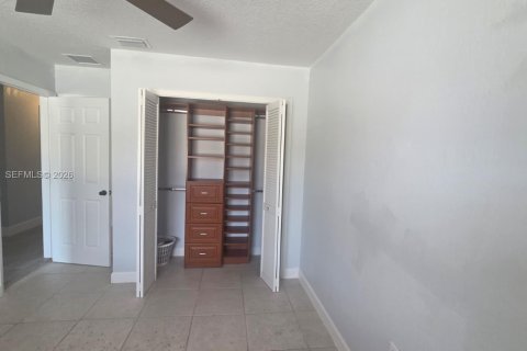 Villa ou maison à vendre à Miami, Floride: 4 chambres № 2055770 - photo 15