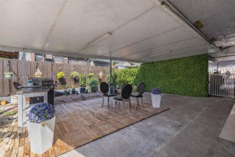 Villa ou maison à vendre à Miami, Floride: 4 chambres № 2055770 - photo 25