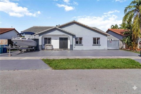 Villa ou maison à vendre à Miami, Floride: 4 chambres № 2055770 - photo 2