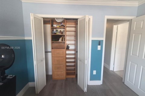 Villa ou maison à vendre à Miami, Floride: 4 chambres № 2055770 - photo 12