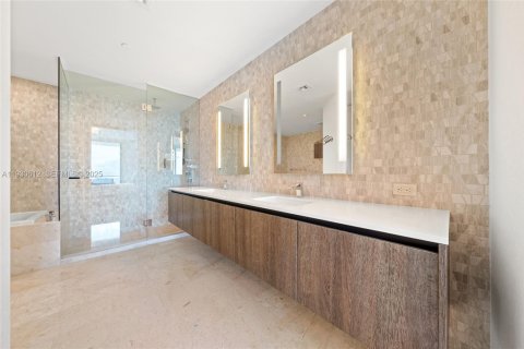 Condo in Miami, Florida, 3 bedrooms  № 1991054 - photo 25